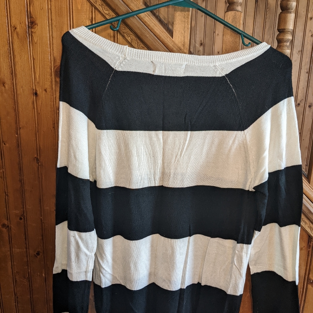 Mossimo sweater - Picture 2 of 3